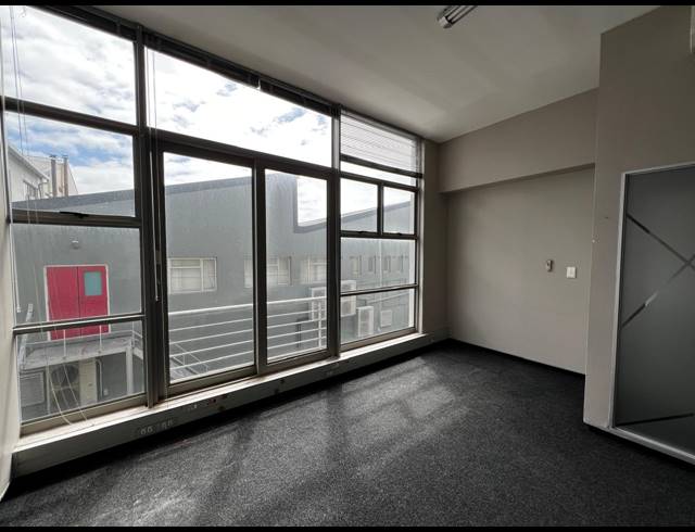 343M² OFFICE TO LET IN WOODSTOCK